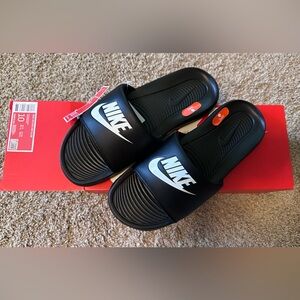 Men's Nike Sz 10 NWT Sandals